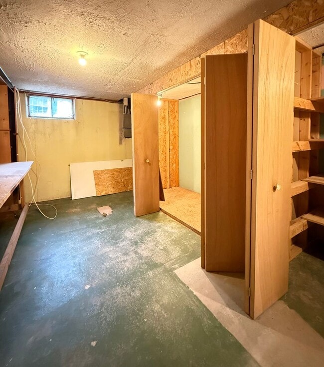 Building Photo - Quiet Cul-de-Sac Living in Council Bluffs