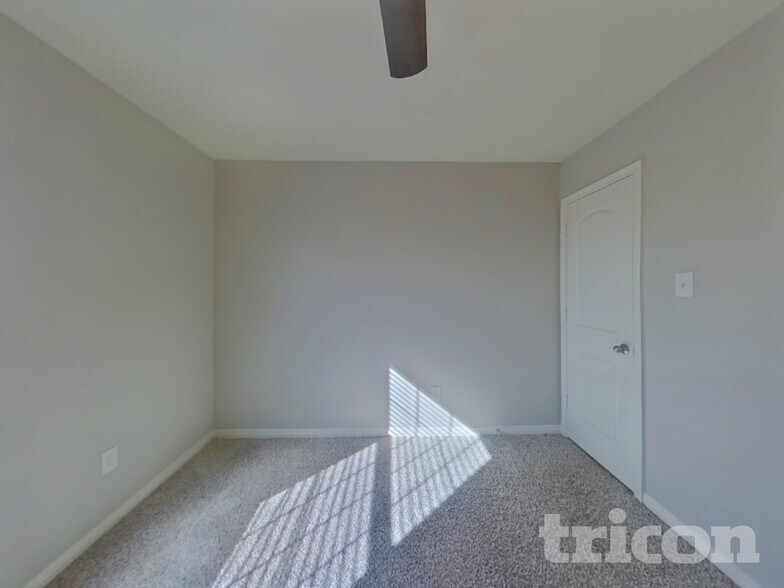 Building Photo - 144 Bandana Cir