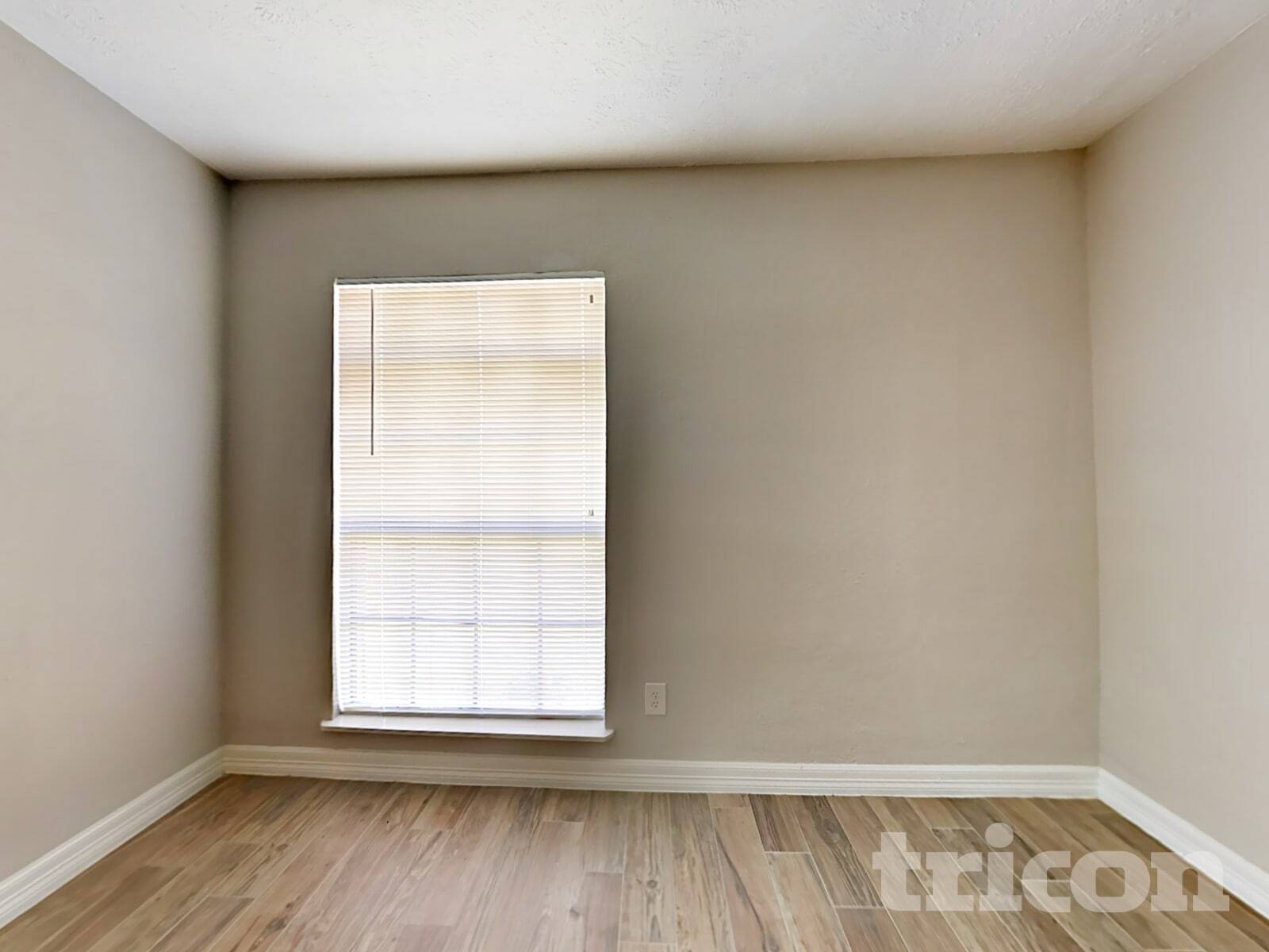 Building Photo - 6127 Larchbrook Dr