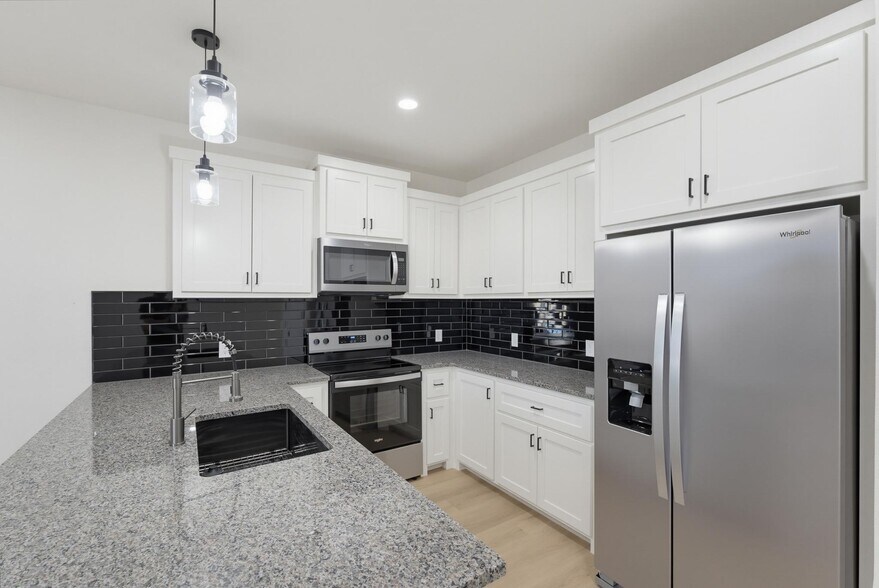 Building Photo - 7659 Lake Ridge Pky