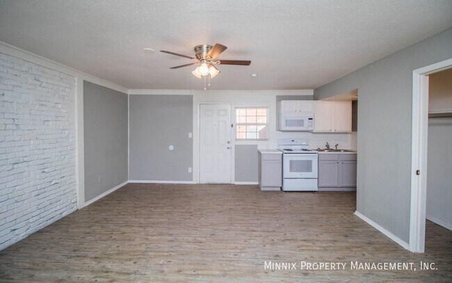 Building Photo - 1312 65th Dr