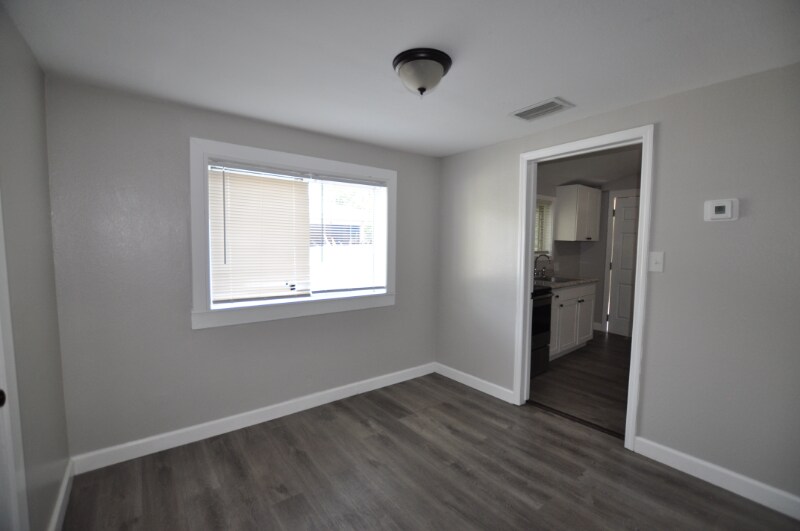 Building Photo - 914 23rd St W