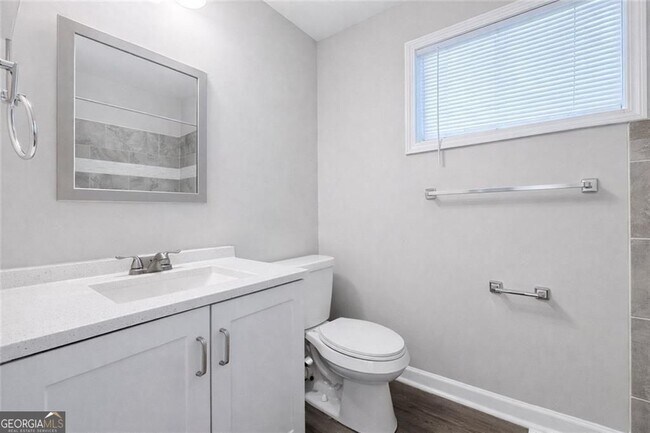 Building Photo - 2146 Brookview Dr NE