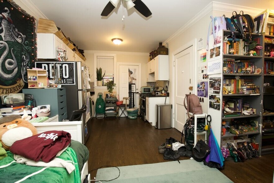 Building Photo - 1048 W Lill Ave