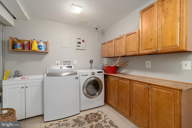 Building Photo - 10913 Mariner Dr