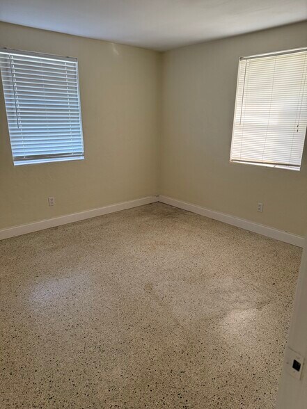 Building Photo - 108 Lantana Ave