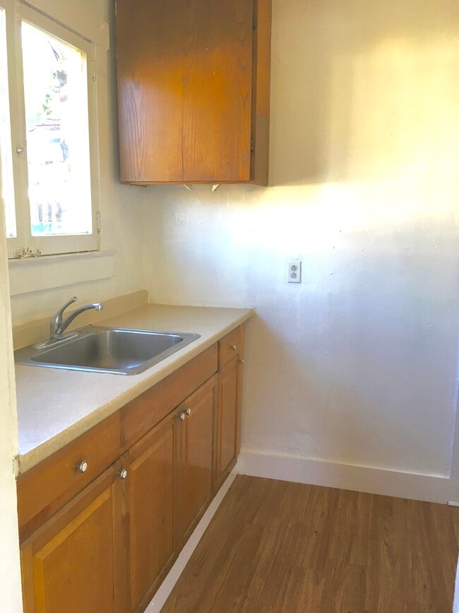 Building Photo - 11 Hemstalk Ct