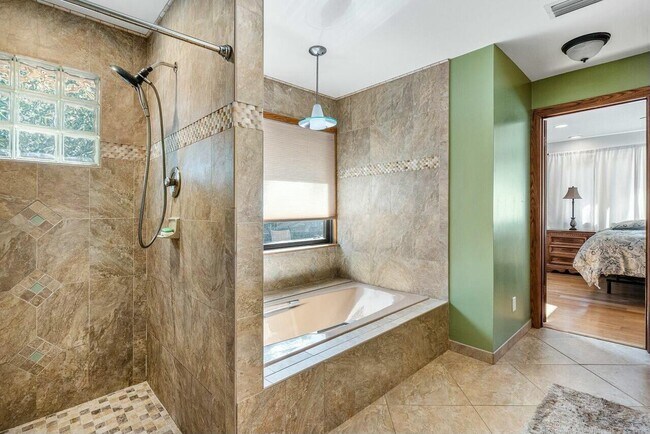 Building Photo - 9266 Pinion Dr