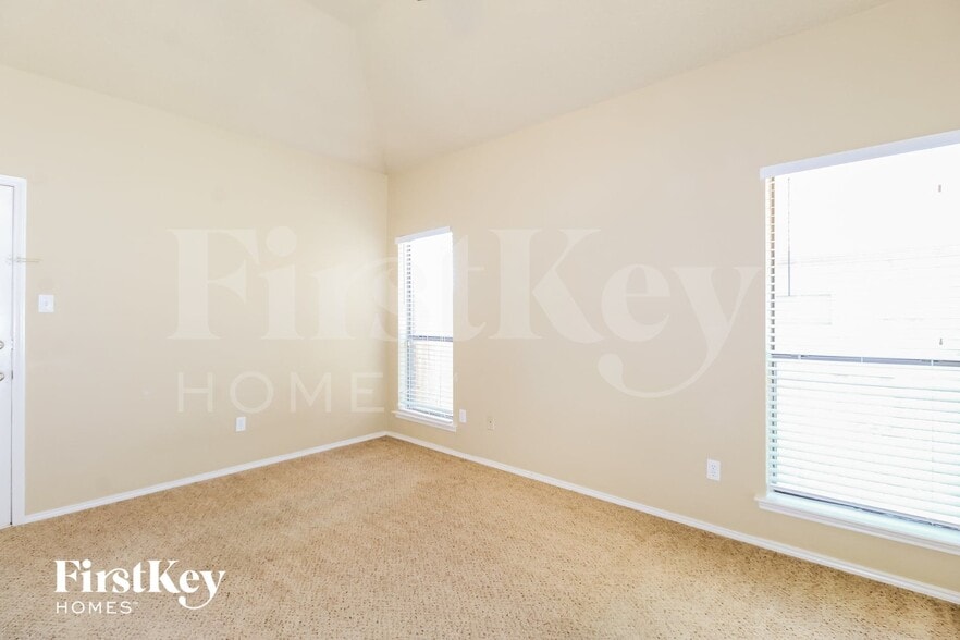 Building Photo - 705 Running Creek Dr