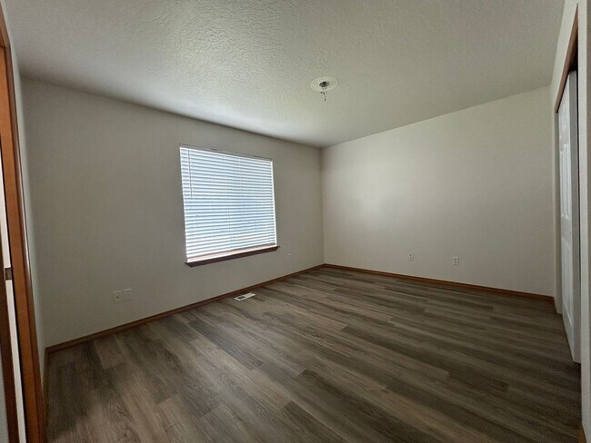 Building Photo - 7815 Deschutes Dr