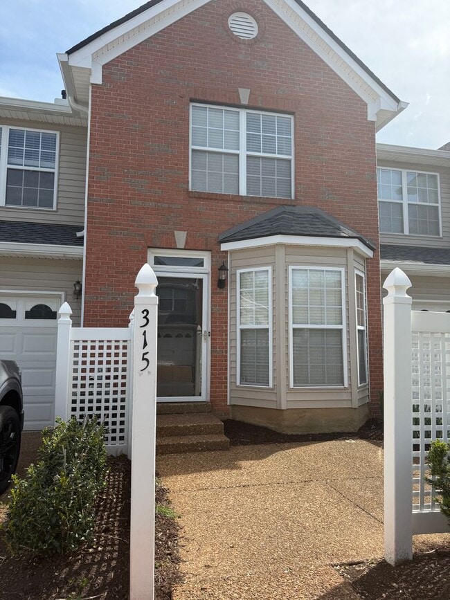 Building Photo - 2BR Townhome in Franklin