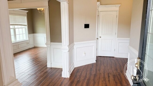 Building Photo - 709 English Oak Dr