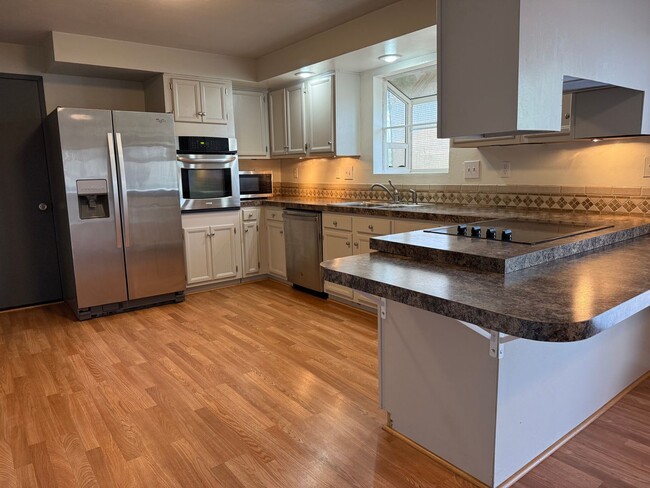 Building Photo - Spacious 3 Bedroom Home with Large Yard & 2-Car Garage