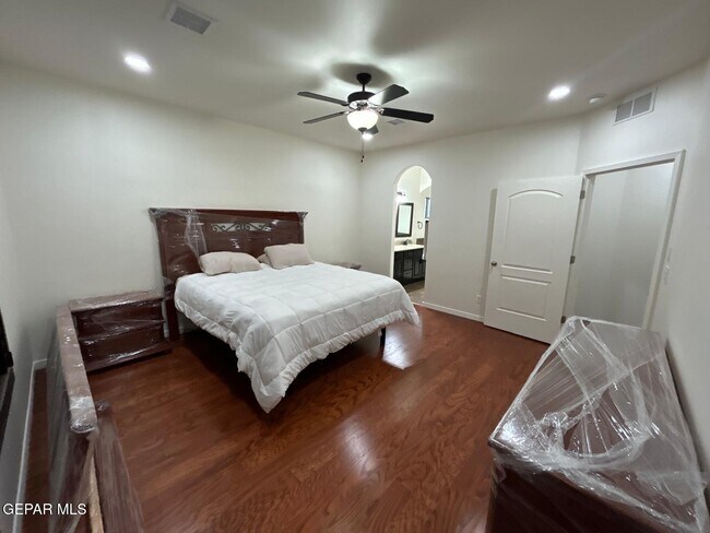 Building Photo - 7349 Skyrocket Dr