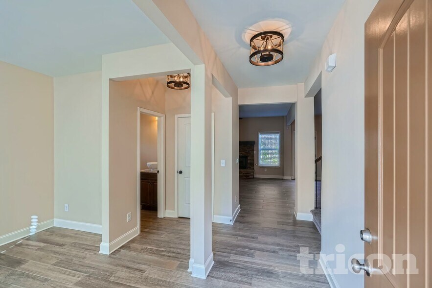 Building Photo - 922 Ashton Park Dr SW