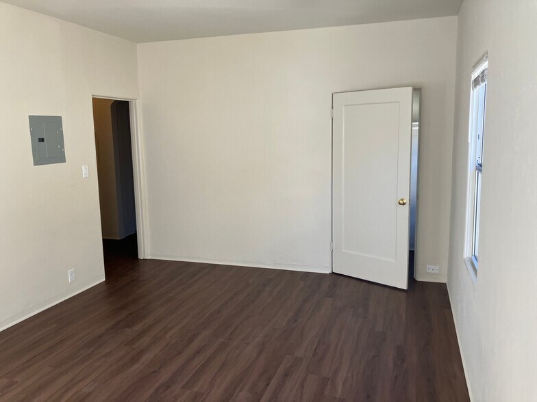 Building Photo - 2625 Ivy Dr