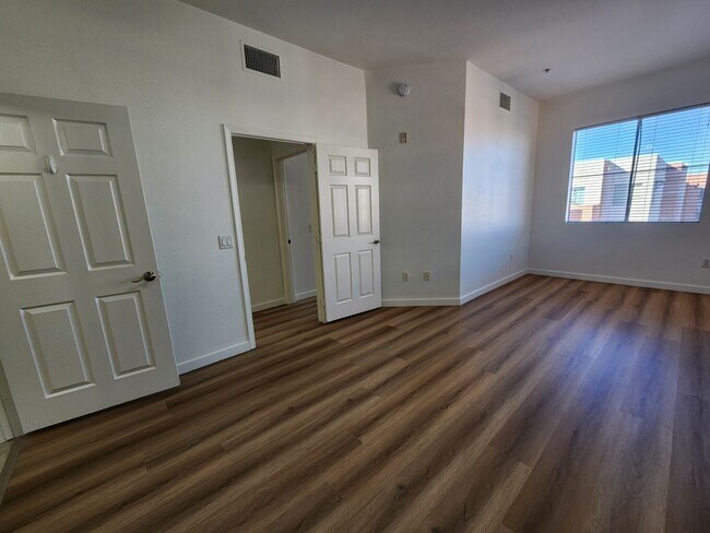 Building Photo - 35 E Agate Ave