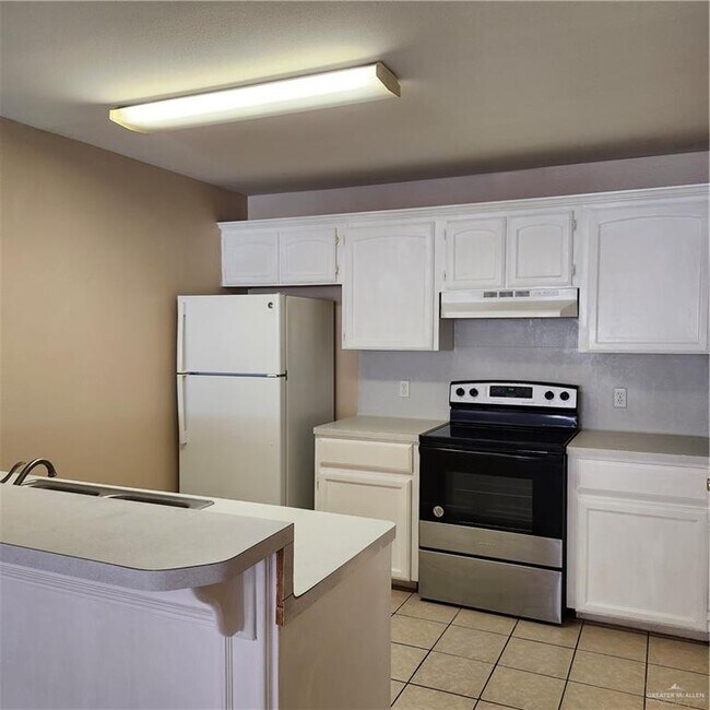 Building Photo - 8 Prosperity Dr