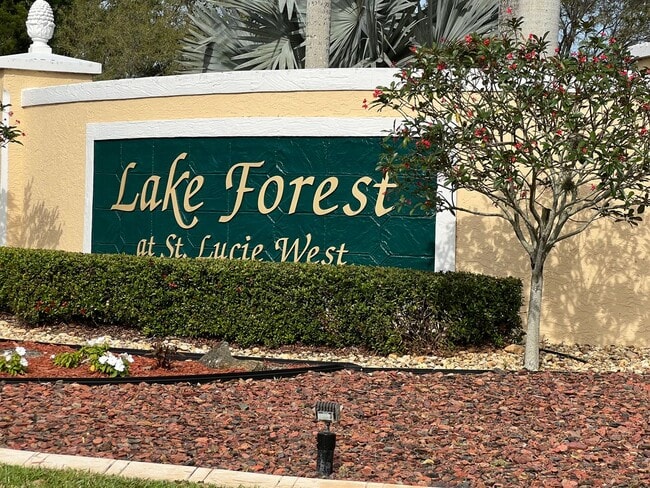 Building Photo - * Coming Soon* 2 Bedroom with Den, 2 Bath in Lake Forest in Saint Lucie west