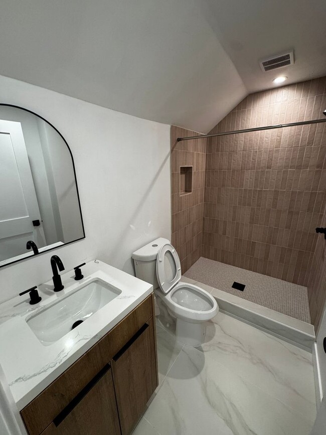 Building Photo - 5506 Barton Ave