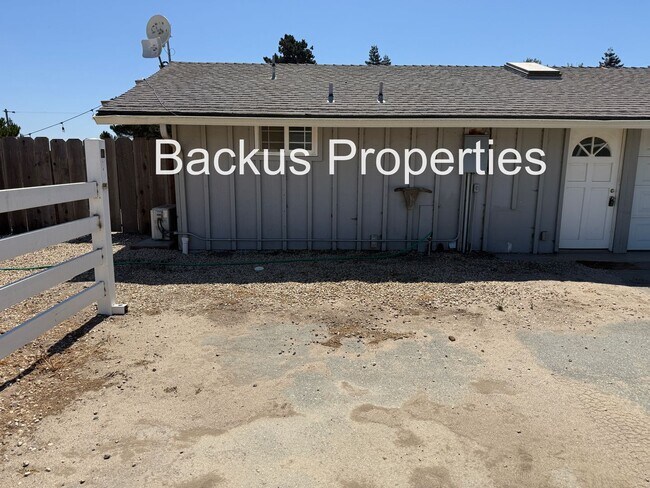 Building Photo - 844 River Rd