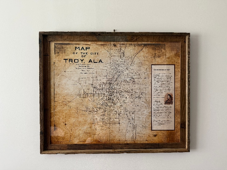 Building Photo - 346 Orion St