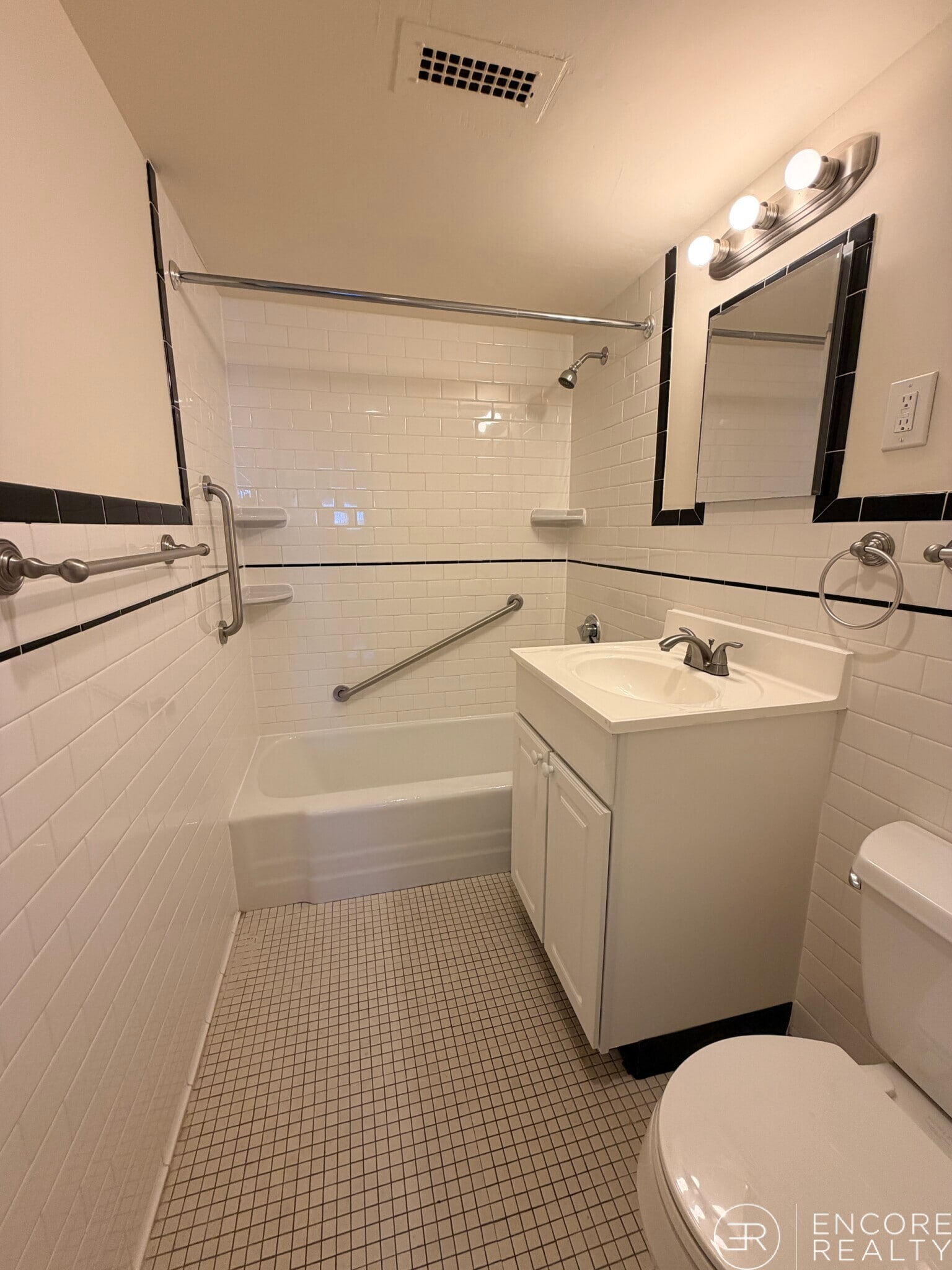 Building Photo - 80 Monmouth St