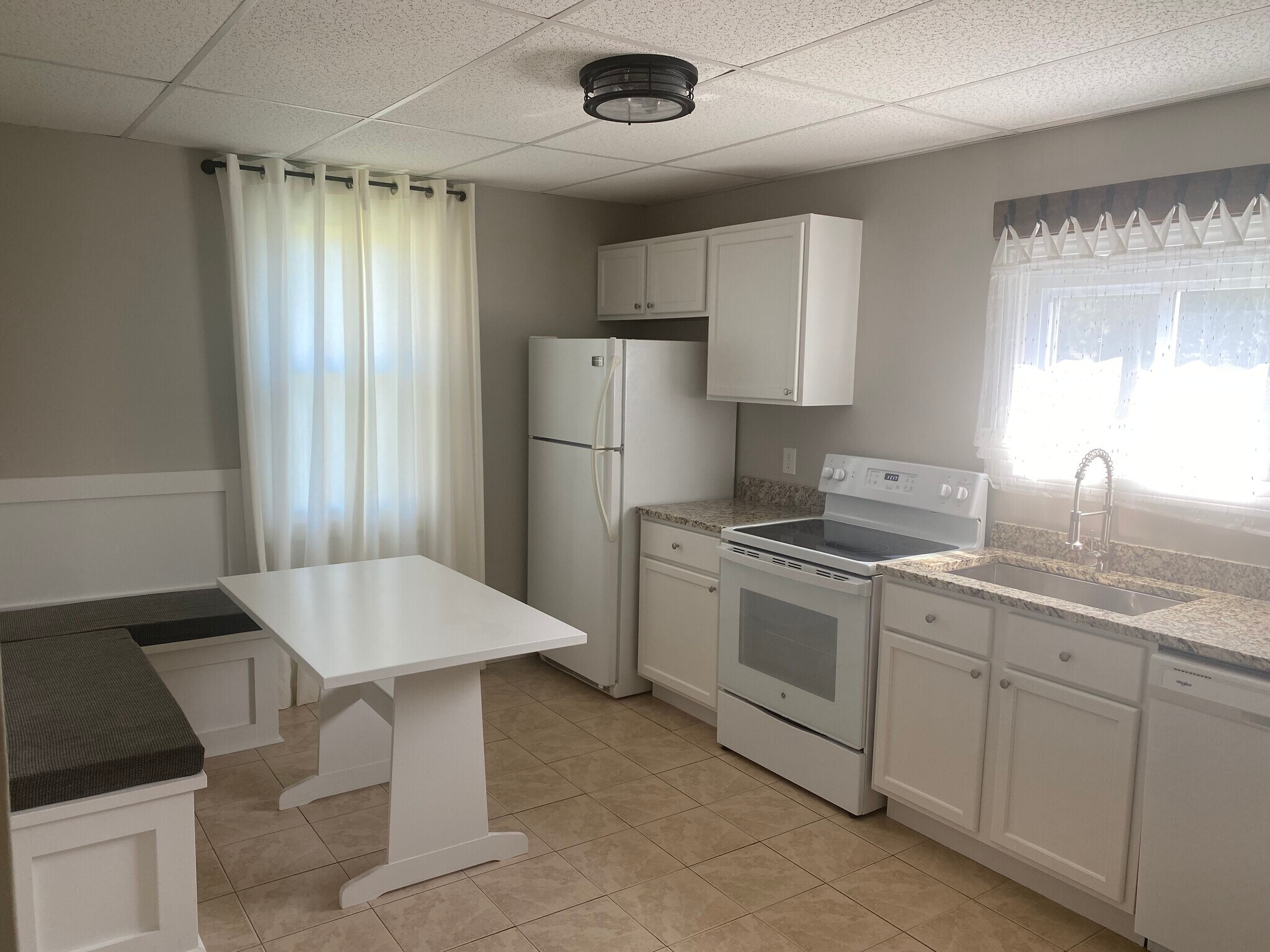 Kitchen with customer built in breakfast nook - 644 Mohican Ave