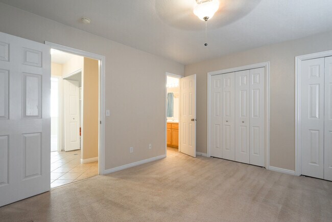 Building Photo - Utilities Included! Beautiful 2 Bedroom Townhome in Ivins