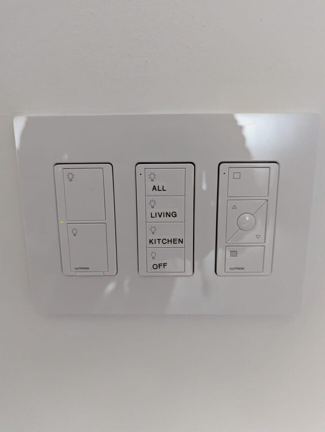 Building Photo - 99 Hudson St