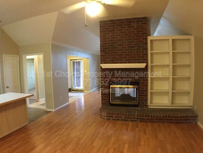 Building Photo - 1834 Meadow Crest Dr