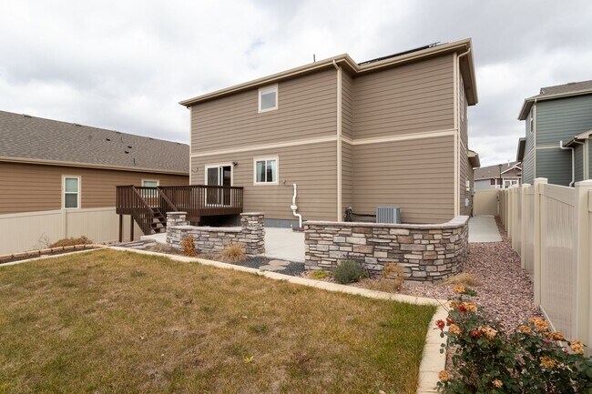 Building Photo - Beautiful Home with Stunning Views!