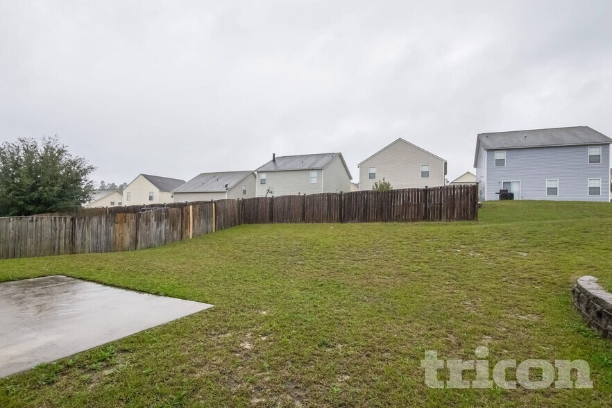 Building Photo - 104 Flyer Ct