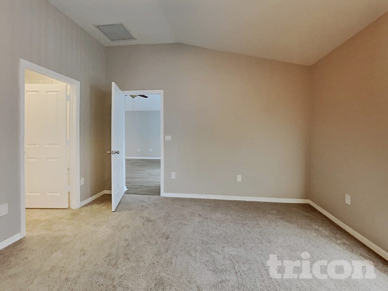 Building Photo - 9588 Southern Charm Cir