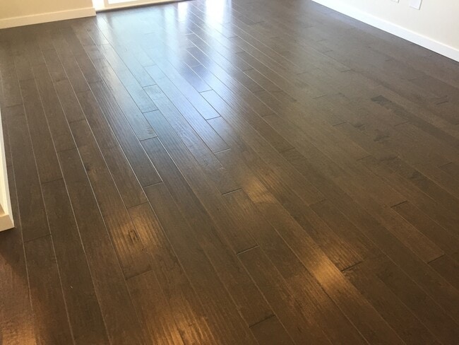 Building Photo - Newer Townhouse in Lake Forest Park!