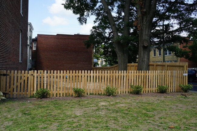 Building Photo - 2602 W Grace St