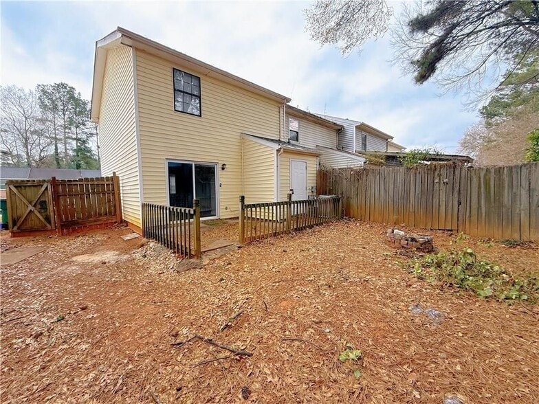 Building Photo - 1449 Springleaf Cir SE