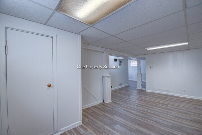 Building Photo - 336 W Wilson St