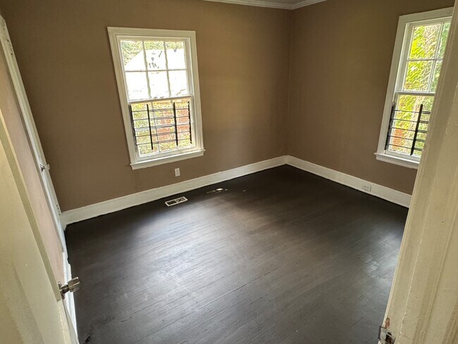 Building Photo - 1220 Sylvian Dr