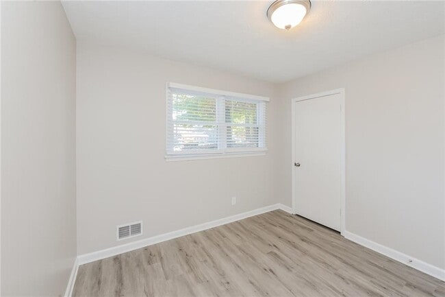 Building Photo - 609 Evergreen Dr