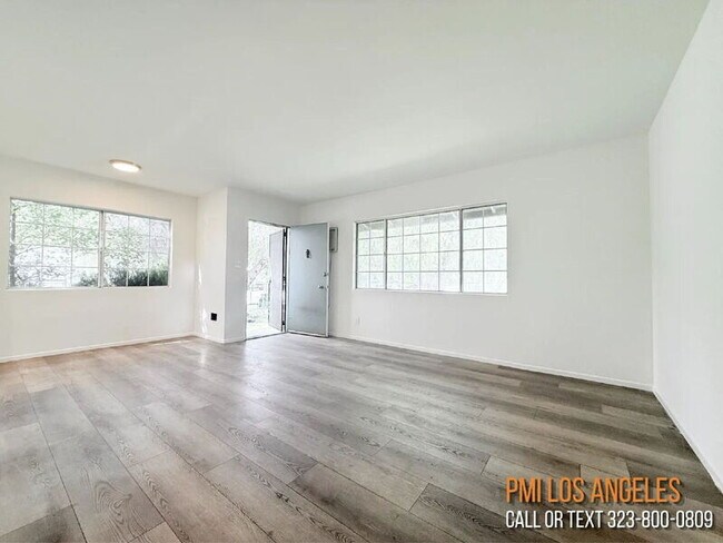 Building Photo - 10565 Camarillo St