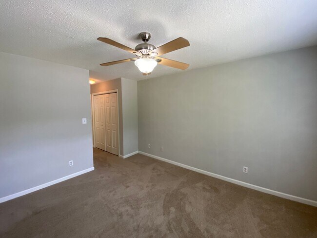 Building Photo - 3006 Kensington Pl