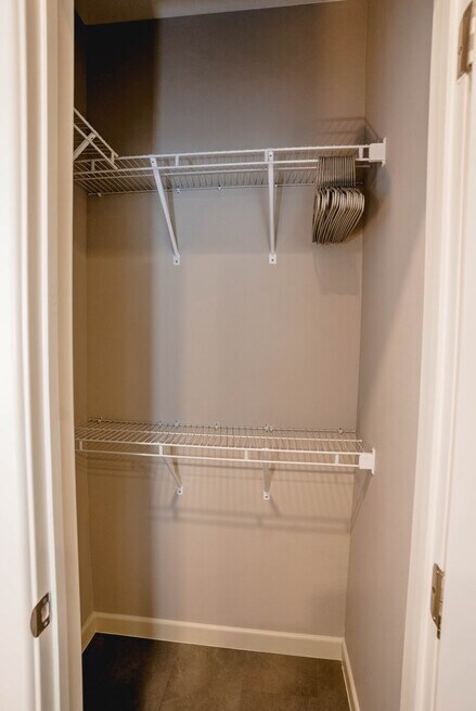 Building Photo - 600 E Dallas Ave