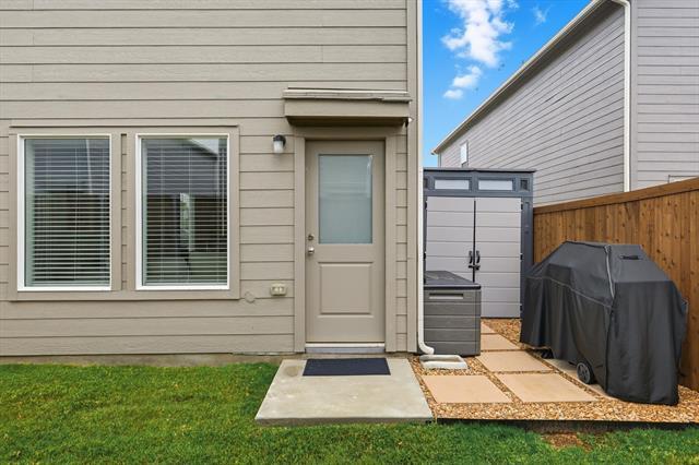 Building Photo - 12160 Thoroughbred Dr