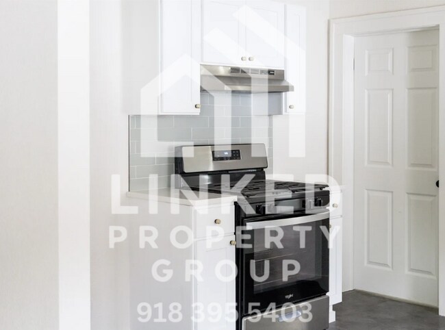 Building Photo - Beautifully Updated 3-Bedroom Home Near Downtown Tulsa