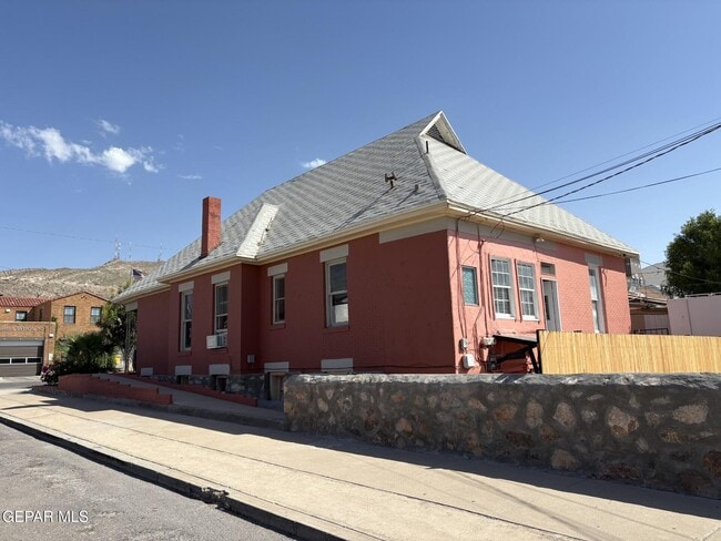 Building Photo - 1800 Montana Ave