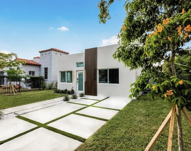 Building Photo - 2975 SW 15th St