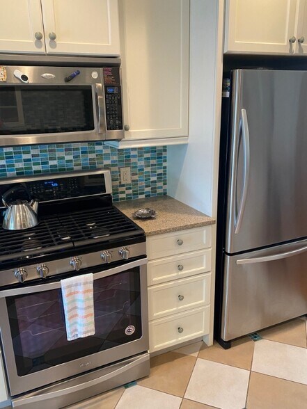 Building Photo - 431 E 9th Ave