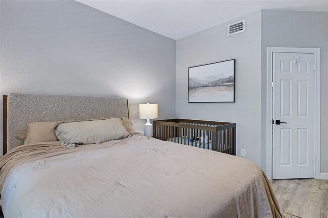 Building Photo - 16301 Essex Cove