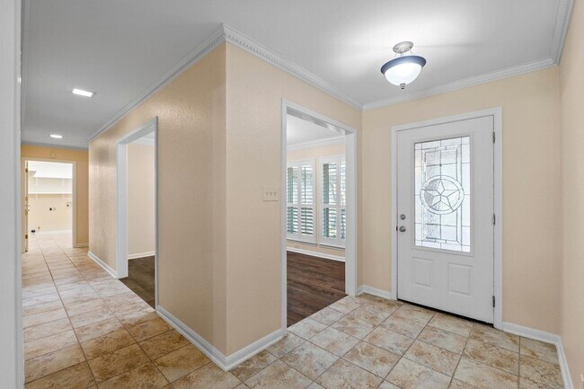 Building Photo - 10305 Caracara Dr